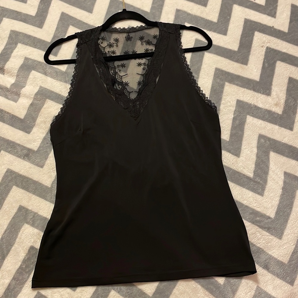 NWT Red by BKE black lace top.